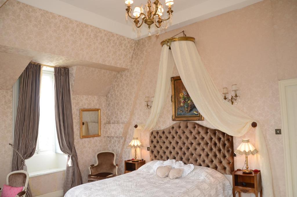 Chateau d'Urbilhac Lamastre Chambre photo